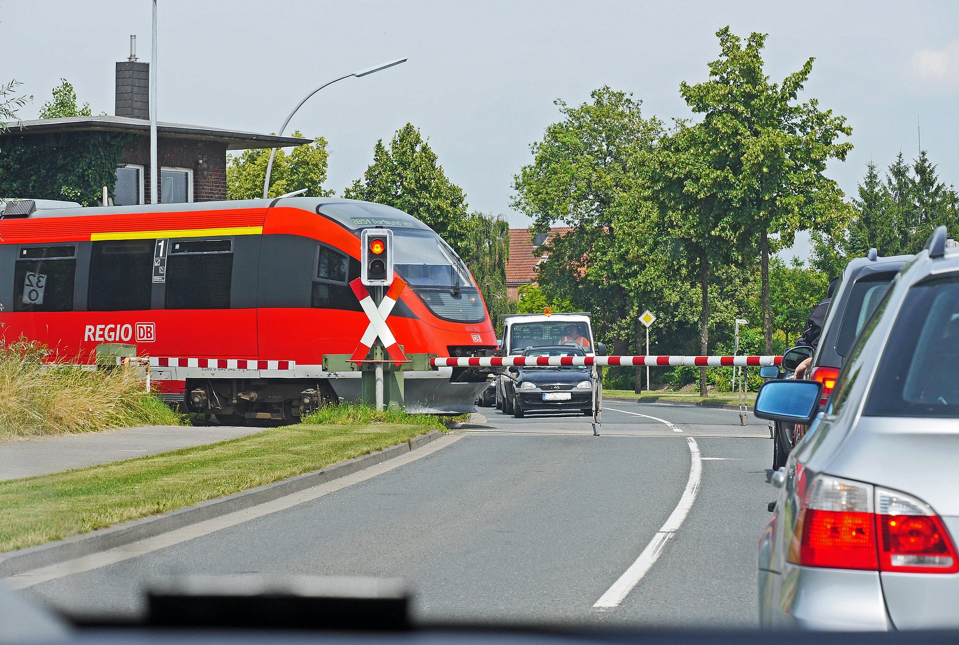 Śmiertelny wypadek mieszkańców powiatu limanowskiego na austriackim przejeździe kolejowym