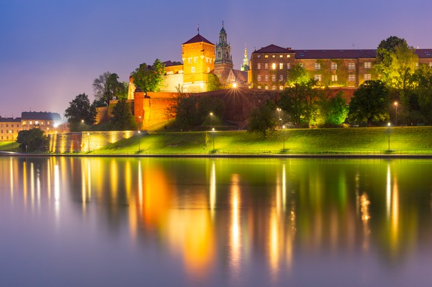 Uliczne lampy ledowe zalewają miasto