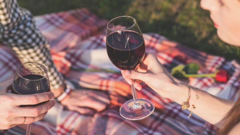 Rozważana strefa do spożywania alkoholu nad Wisłą – konsultacje społeczne w Krakowie