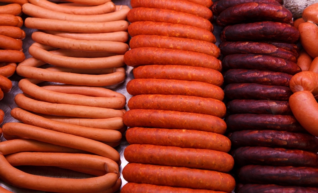 Sporo mięsa w bagażu – niespodziewane znalezisko przy kontroli na krakowskim lotnisku