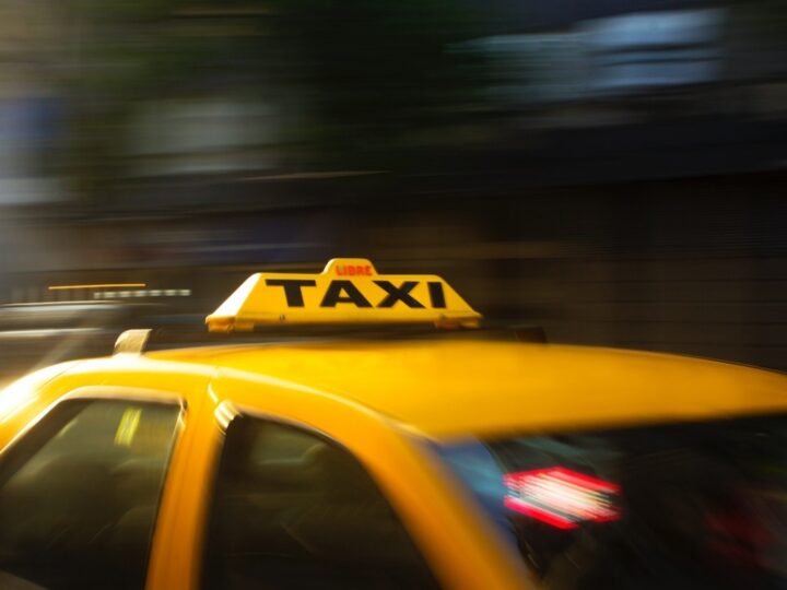 Wielka kontrola taksówek w Krakowie odsłania liczne wykroczenia