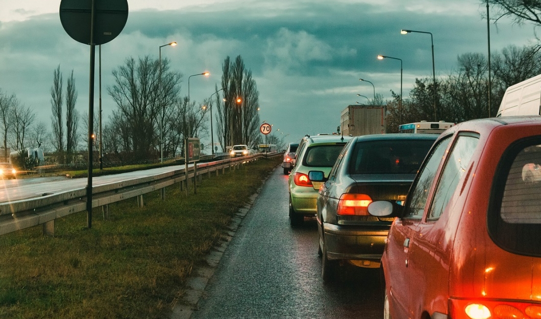 Kontrowersyjna inwestycja w Krakowie: tablice informacyjne dla kierowców