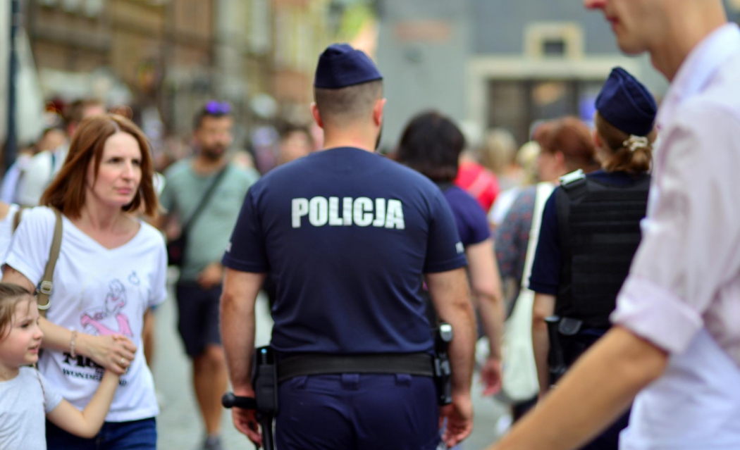 Brutalne pobicie seniora w Krakowie – sprawcy zatrzymani