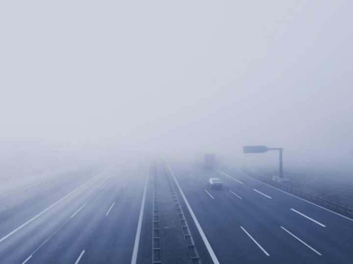 Kolizja trzech ciężarówek na autostradzie A4 blisko Krakowa – jedna osoba ranna i totalny zator drogowy