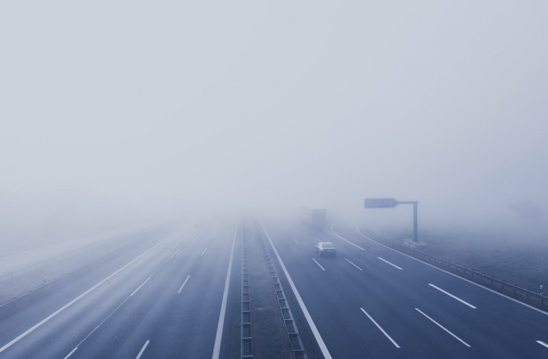 Kolizja trzech ciężarówek na autostradzie A4 blisko Krakowa – jedna osoba ranna i totalny zator drogowy