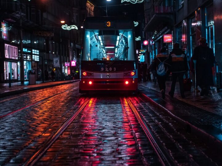Nowe harmonogramy tramwajów i autobusów na zimowy okres ferii