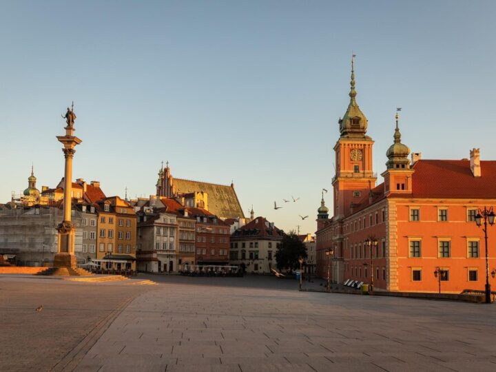 Kraków w Biało-Czerwonych Barwach: Nowe Zasady Dekoracji Miasta na Święto Wojska Polskiego