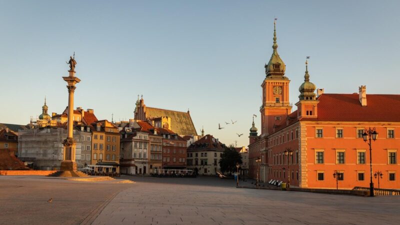Kraków w Biało-Czerwonych Barwach: Nowe Zasady Dekoracji Miasta na Święto Wojska Polskiego