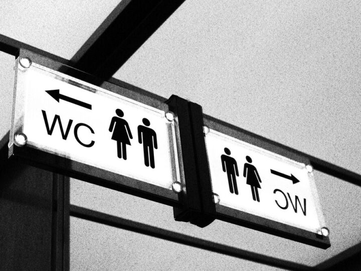 Kraków w kryzysie: Miejskie toalety zastąpione przez krzaki!