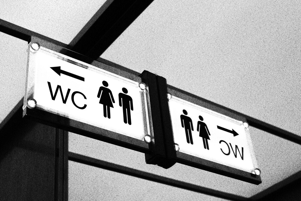 Kraków w kryzysie: Miejskie toalety zastąpione przez krzaki!