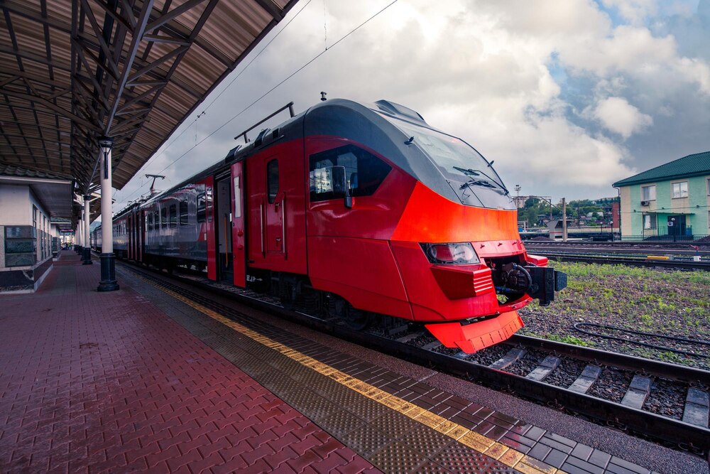 Nowe perony i szybsze pociągi – modernizacja trasy Kraków – Tunel w toku!