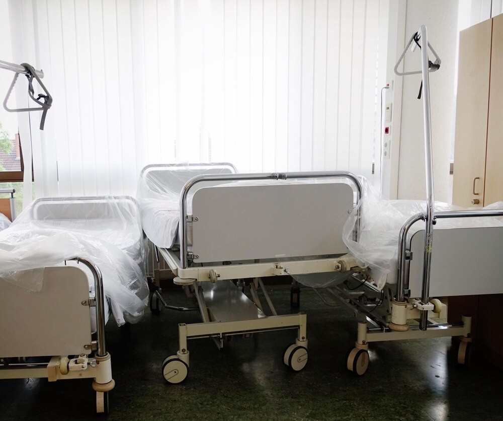 Kraków wprowadza przełomowe leczenie noworodków: hipotermia terapeutyczna w karetkach już dostępna!