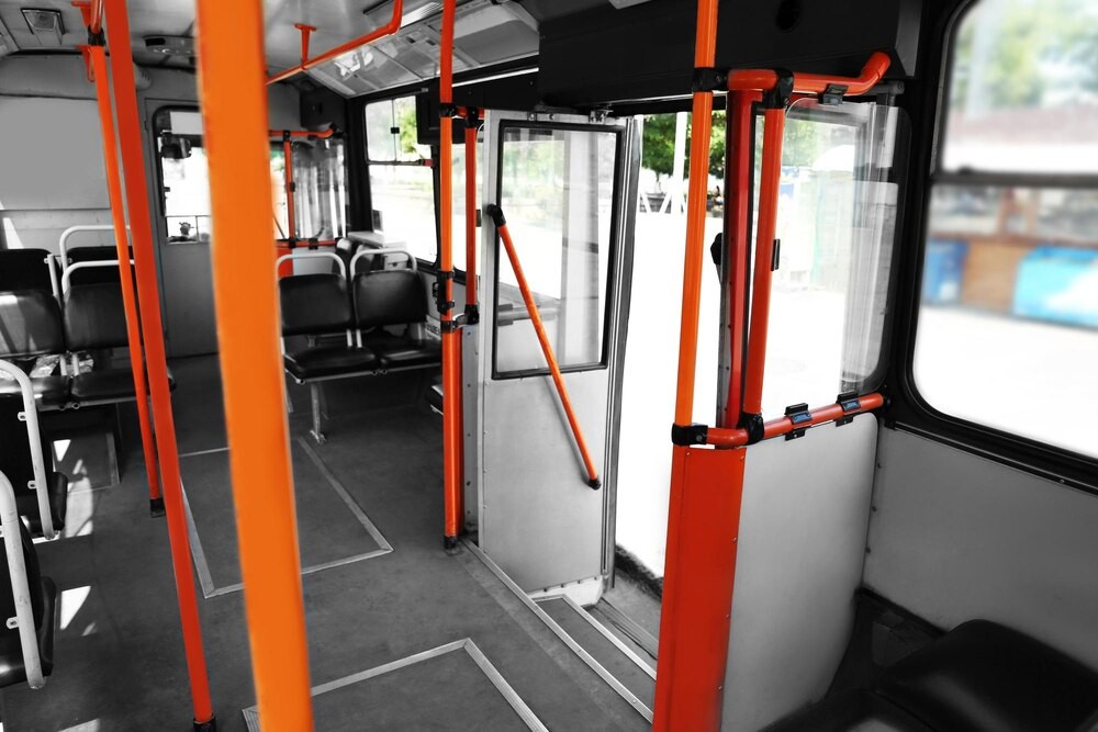 Krakowscy kierowcy autobusów rezygnują po dwóch miesiącach pracy – co ich do tego zmusza?
