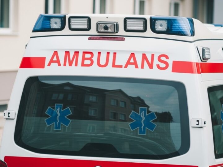 Wypadek na budowie w Krakowie: 43-latek w stanie krytycznym po upadku pustaków