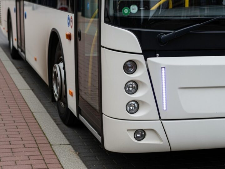 Zabytkowe autobusy ożywiają trasę 550 w Krakowie!