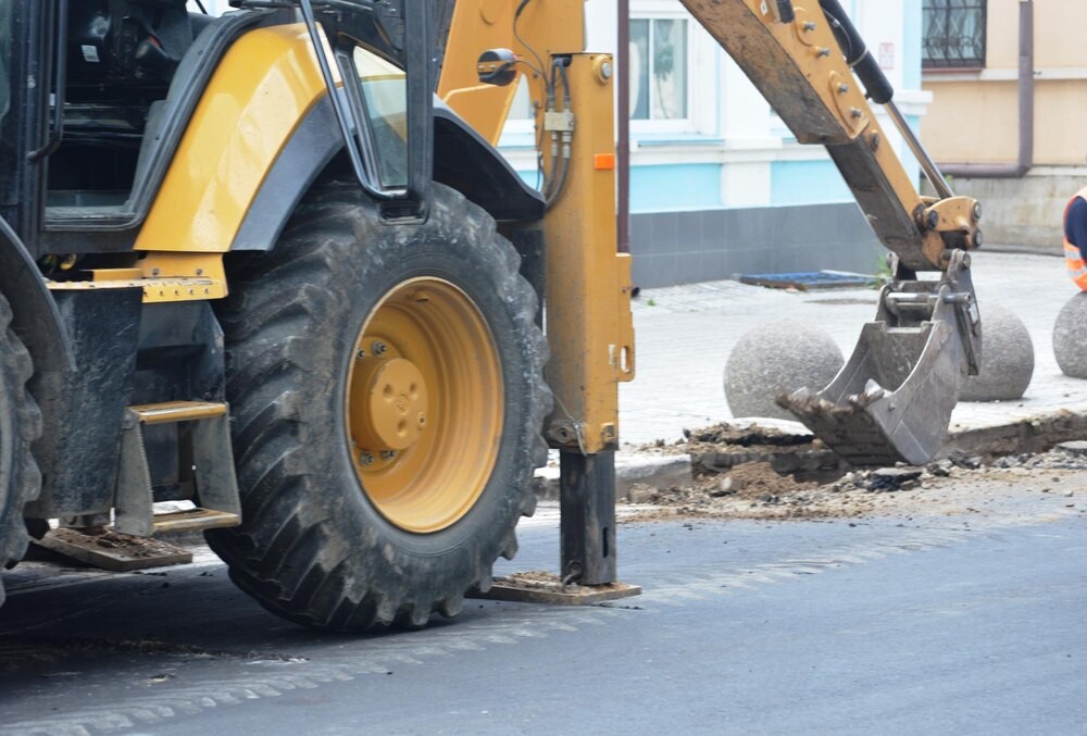 Awaria maszyny paraliżuje ruch w Krzeszowicach – drogi znów zamknięte!