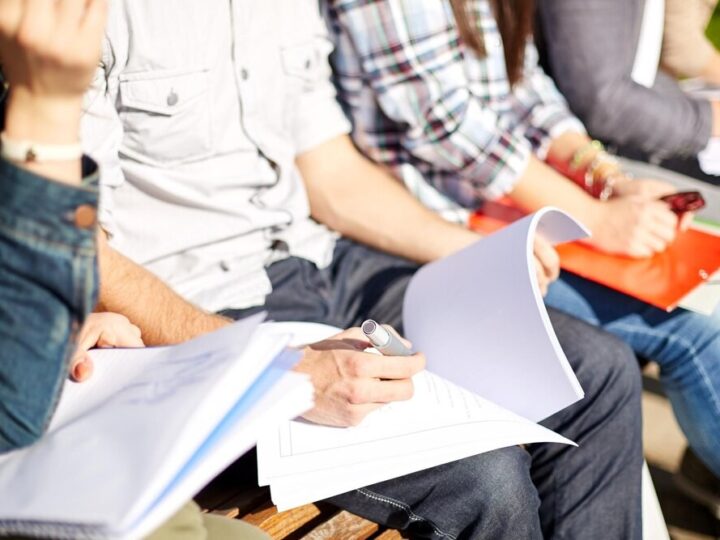 Uznanie dla Nauczycieli: Burmistrz Hebda Świętuje Dzień Edukacji w Niepołomicach