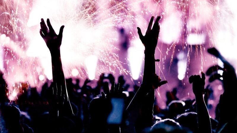 Muzyczne Wspomnienia: Zaduszkowy Koncert Orkiestry Dętej Hejnał w Byszycach