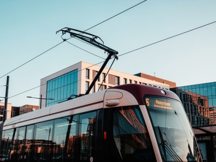Tramwaje wracają na most Grunwaldzki – wielka zmiana od października 2025!