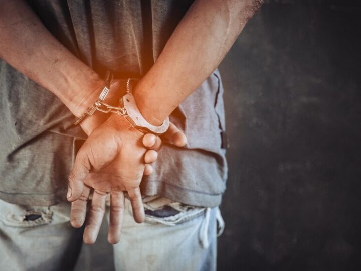 40-latek w rękach policji z półtora kilograma narkotyków w samochodzie i domu