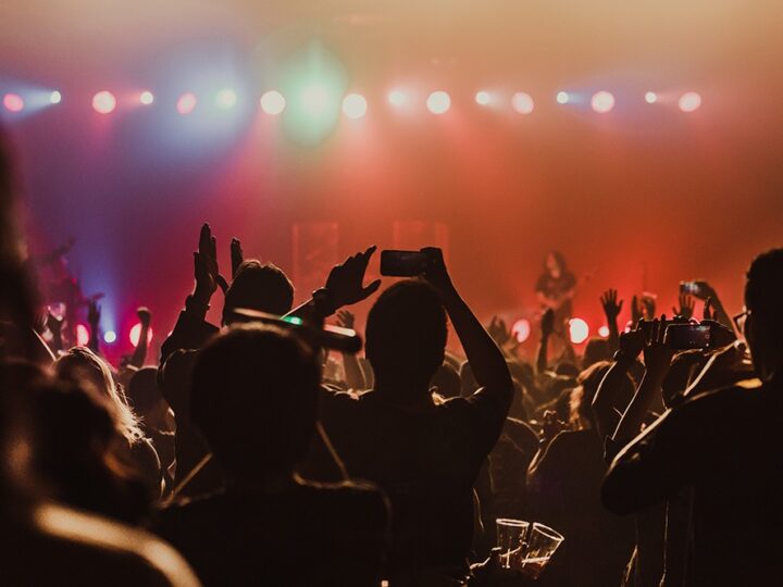 Muzyczna podróż z orkiestrą: koncert filmowy w Wieliczce zachwycił publiczność