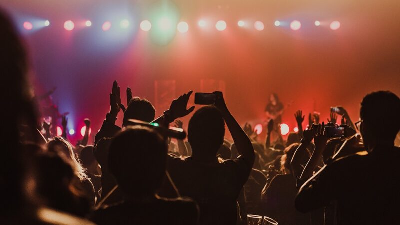 Muzyczna podróż z orkiestrą: koncert filmowy w Wieliczce zachwycił publiczność