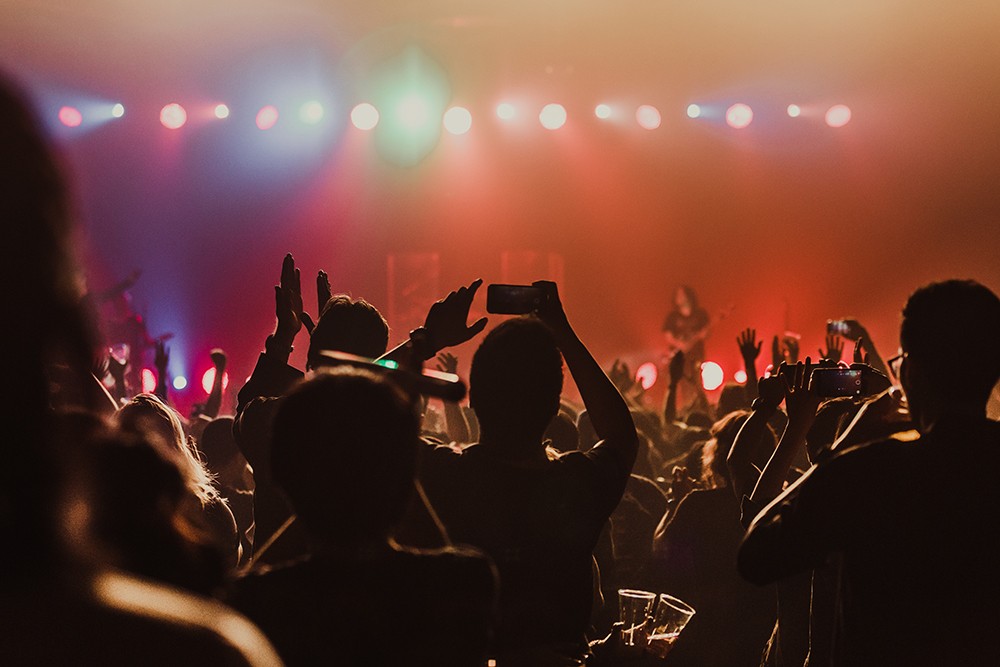 Muzyczna podróż z orkiestrą: koncert filmowy w Wieliczce zachwycił publiczność