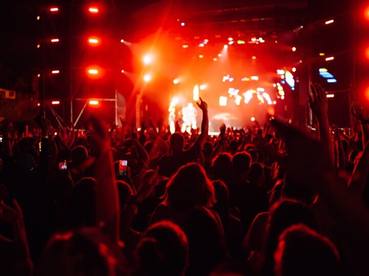 Muzyczne Zaduszki w Fort Borek: niezapomniany koncert przyciągający tłumy!