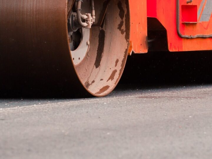 Deszcz opóźnia budowę drogi w Lusinie