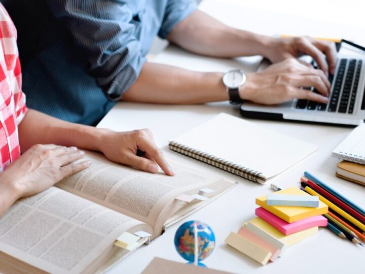 Seniorzy w Niepołomicach: Edukacja i wsparcie na Dzień Seniora!