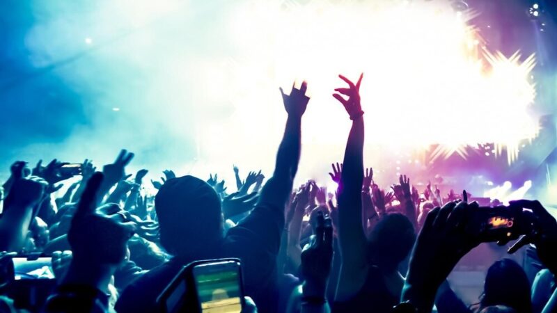 Muzyczna jedność w Krzeszowicach: Wzruszający koncert patriotyczny łączy społeczność