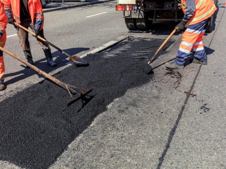 Zimowe wyzwania na drogach gminnych w Skałach: Nowi wykonawcy na sezon 2025/2026