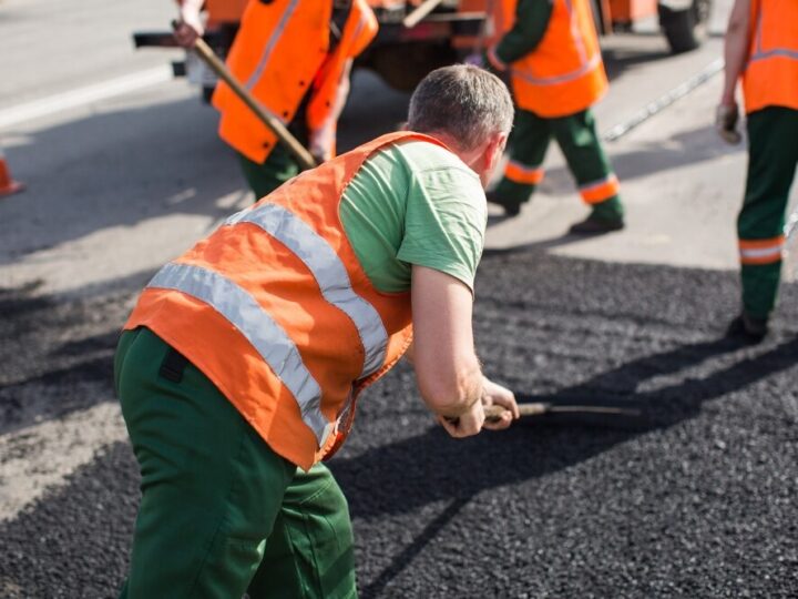 Nowe utrudnienia na ul. Dobrego Pasterza: Budowa tramwaju zmienia ruch w Krakowie