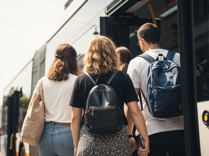 Nocne zmiany w kursach tramwajów i autobusów na Andrzejki – więcej połączeń!