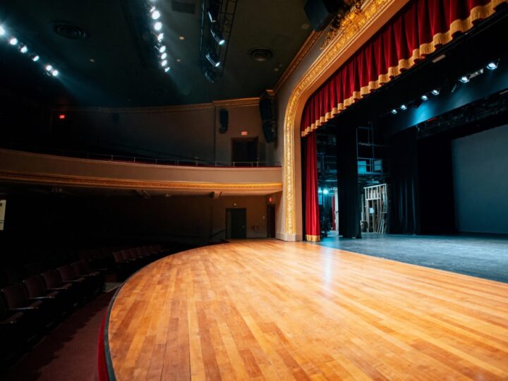 Nie przegap: „Imię” – komedia, która rozbawi i skłoni do refleksji!