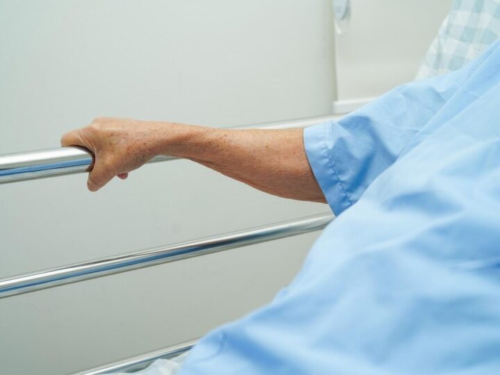 Bezpieczne poruszanie się w świecie – policjantka edukuje młodzież