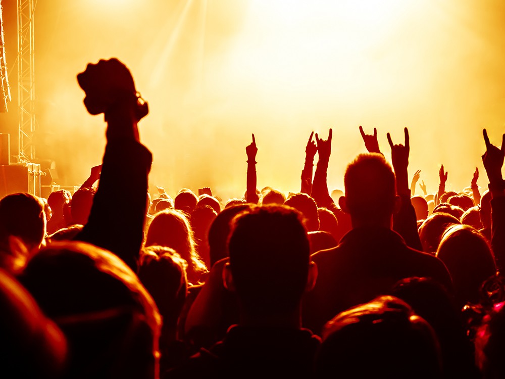 Dźwiękowe zanurzenie: hipnotyczna podróż z XVI’AM w świat emocji