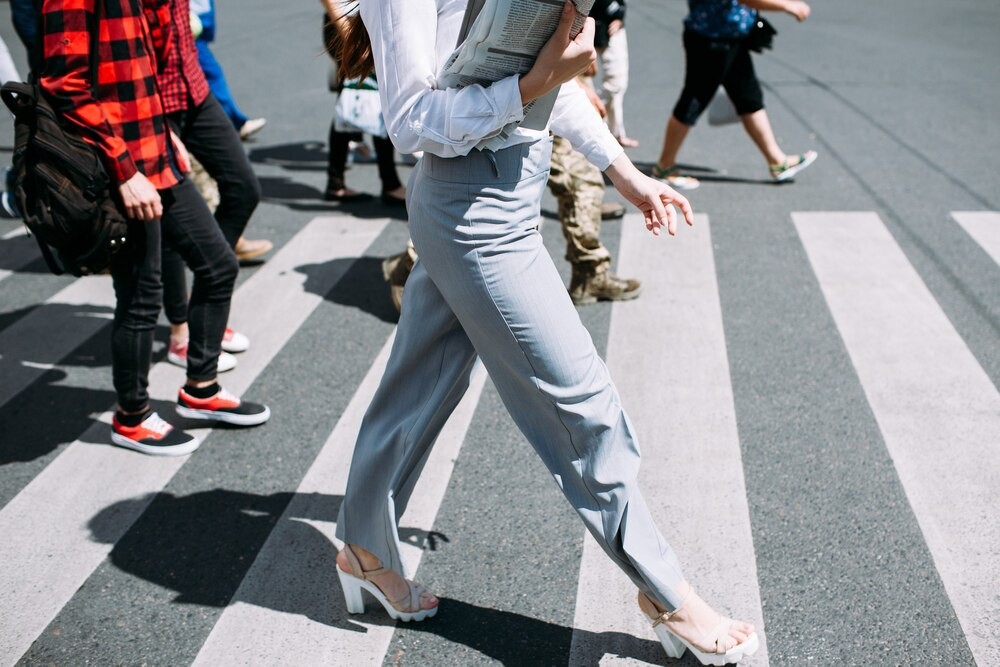 Bezpieczne drogi: Policjanci uczą krakowską młodzież życia na drodze