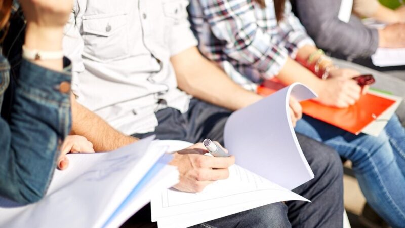 Jasełka w Michałowicach: Świąteczna magia i dziecięce talenty na scenie