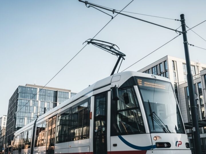 Kraków wprowadza najdłuższe tramwaje w Polsce – 20 nowoczesnych pojazdów na trasach!