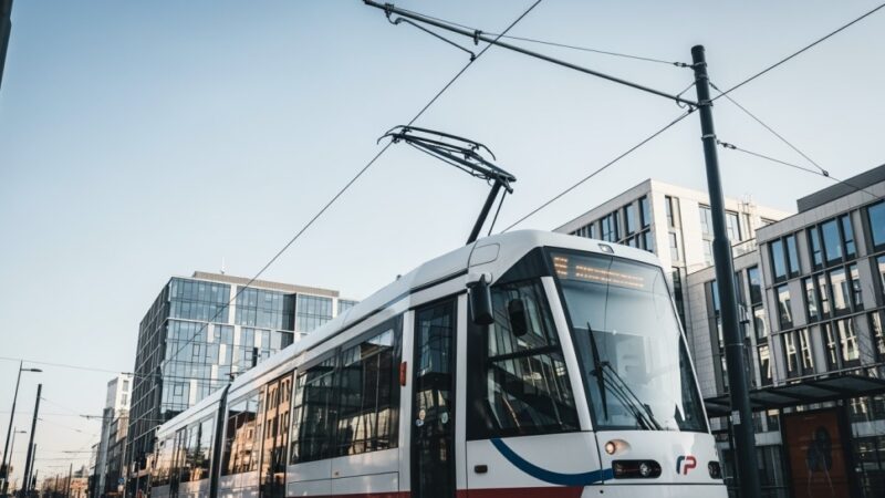 Kraków wprowadza najdłuższe tramwaje w Polsce – 20 nowoczesnych pojazdów na trasach!