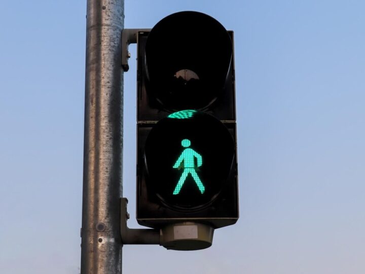 Empatia w akcji: Ukraińska obywatelka ratuje zagubionego seniora w Oświęcimiu