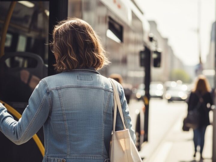 Nowe wiaty, lepsza komunikacja – Kraków modernizuje przystanki!