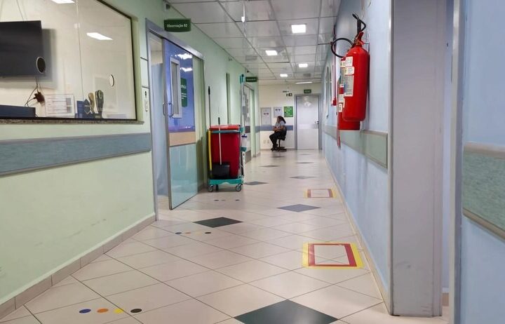 Bezpieczni w sieci: Edukacja seniorów w walce z oszustwami