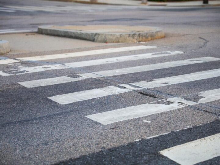 Potrącenie starszego mężczyzny przez ciężarówkę w Krakowie – policja prowadzi śledztwo
