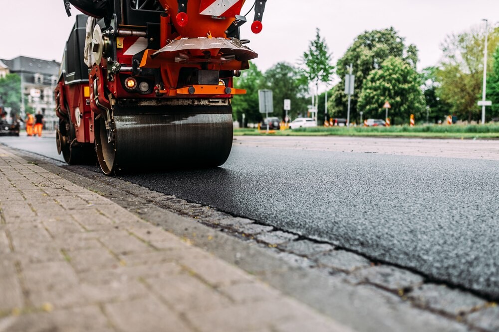 Nowa jakość dróg w Małej Wsi: mieszkańcy zyskali komfort i bezpieczeństwo