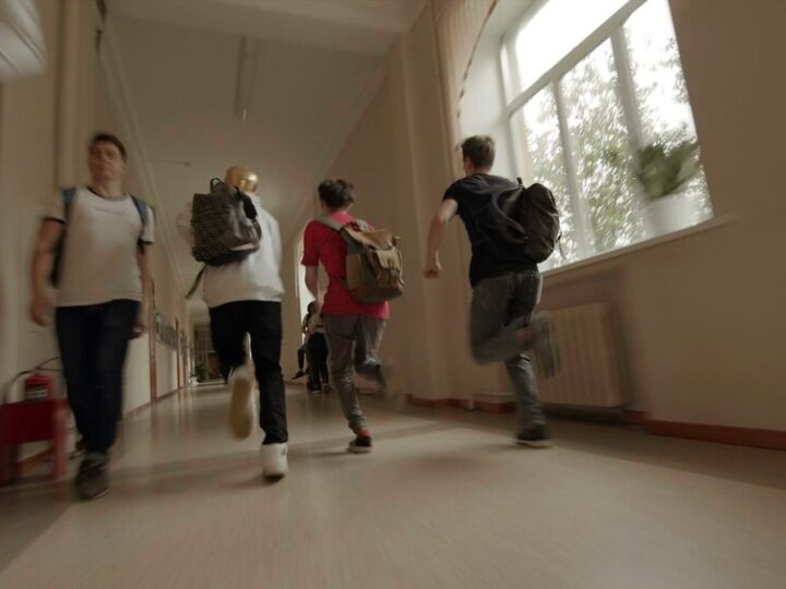 Przyszłość Szkoły Intropatia w Gdowie na włosku: kluczowe spotkanie z samorządem