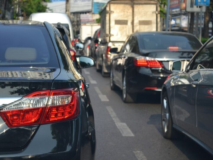 Utrudnienia w parkowaniu przed I Lisieckim Jarmarkiem Bożonarodzeniowym