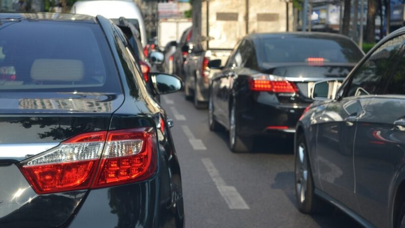 Utrudnienia w parkowaniu przed I Lisieckim Jarmarkiem Bożonarodzeniowym