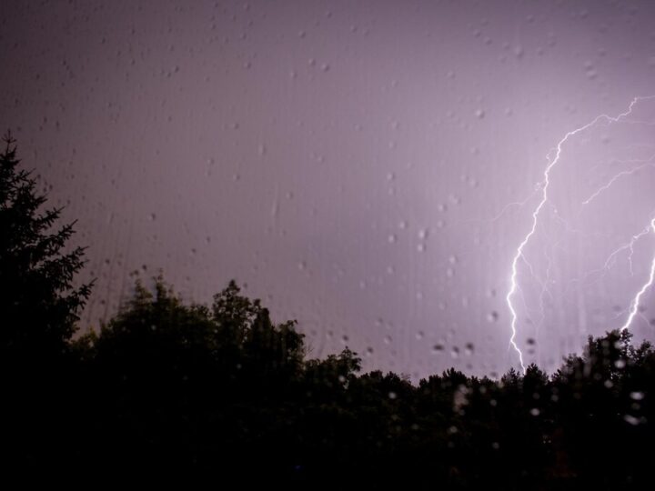 Mgła w Krakowie: Uważaj na niebezpieczne warunki!